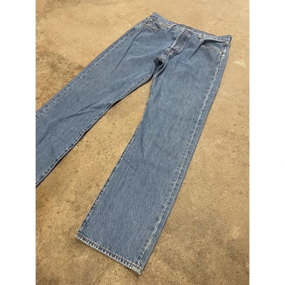 Levis 501 Jeans‎ Mens 34x31 Medium Blue Denim Regular Straight Leg Button Fly